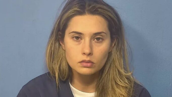 Arrestan maestra por abuso sexual a un alumno de 15 años