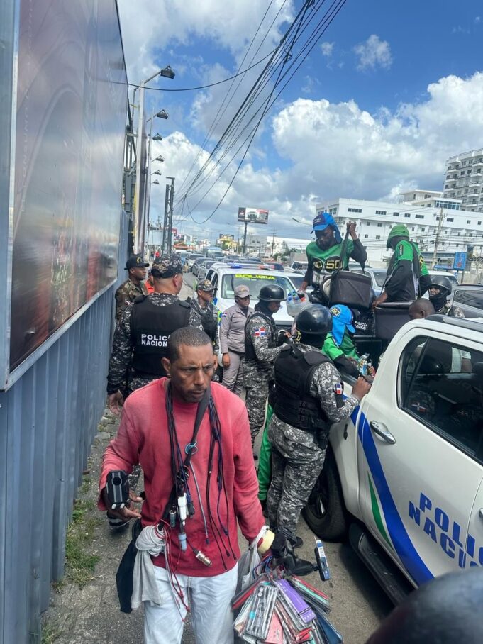 Alcaldia DN y Policía Nacional realizan operativo conjunto para garantizar orden