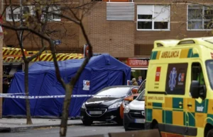 Dos bomberos muertos y uno en estado crítico tras arder un coche en un garaje en Madrid