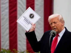 Trump impone un arancel global del 10 %, todavía mayor para Asia y la Unión Europea