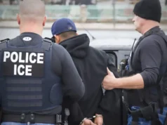 Agentes de inmigración arrestan 37 personas en allanamiento empresa de techos en Washing