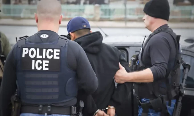 Agentes de inmigración arrestan 37 personas en allanamiento empresa de techos en Washing