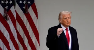 Trump pide a la Reserva Federal recortar los tipos de interés y arremete contra China