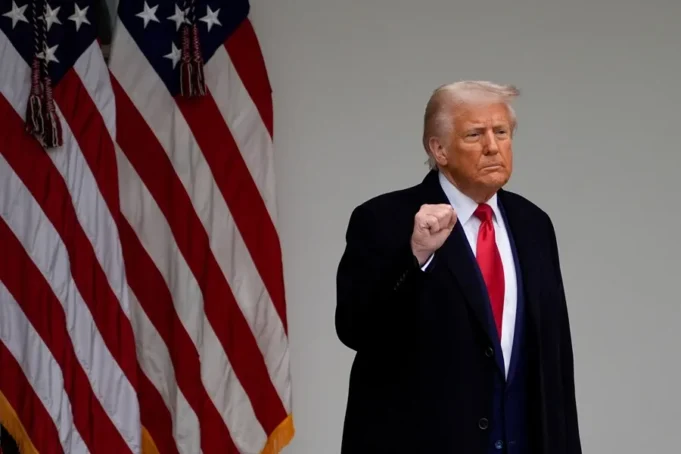 Trump pide a la Reserva Federal recortar los tipos de interés y arremete contra China