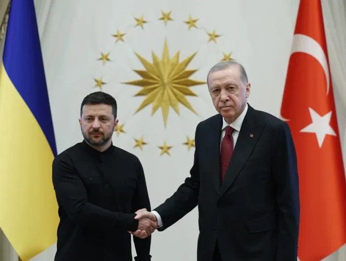 Zelenski se reúne en Turquía con Erdogan horas antes del inicio de las conversaciones de paz con Rusia