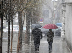 Chubascos pasajeros este lunes laboral en todo el país por una vaguada