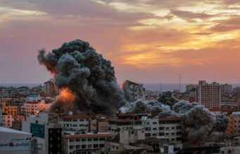 Al menos 9 muertos y 50 desaparecidos en un ataque israelí a un casa en el norte de Gaza