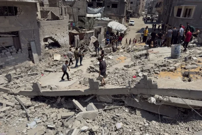 Más de 30 muertos en un nuevo ataque israelí contra una escuela refugio en Gaza