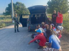 Arrestan hombre y mujer con 18 inmigrantes indocumentados en dos jeepetas en Dajabón y Valverde