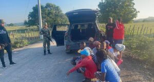 Arrestan hombre y mujer con 18 inmigrantes indocumentados en dos jeepetas en Dajabón y Valverde