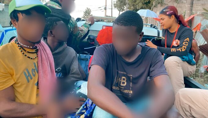 Detienen en Juan Dolio a 136 haitianos ilegales