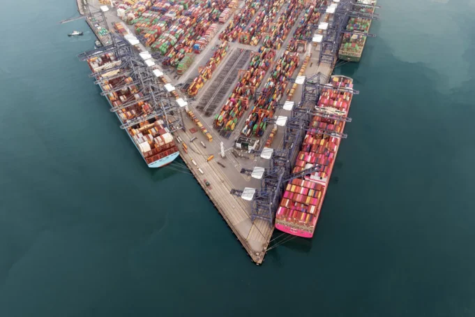 China eleva al 84 % sus aranceles a los productos estadounidenses