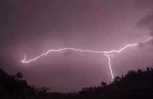 Chubascos y tormenta eléctrica en diversas provincias del país este miércoles