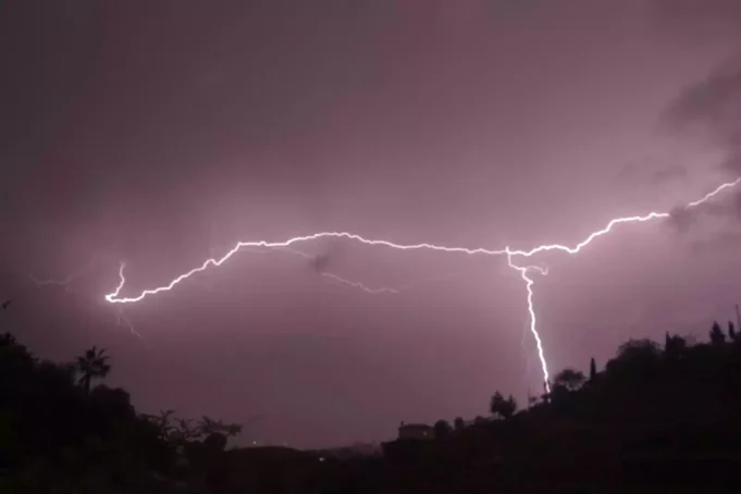 Chubascos y tormenta eléctrica en diversas provincias del país este miércoles