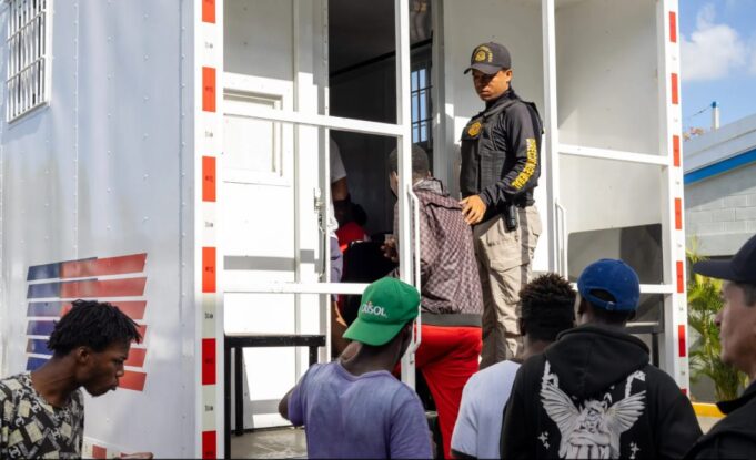DGM detiene 1,404 nacionales haitianos y deporta otros 1,132 por estatus ilegal