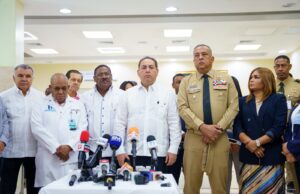 Directores SNS y DGM supervisan inicio de protocolo para verificación migratoria de extranjeros en hospitales