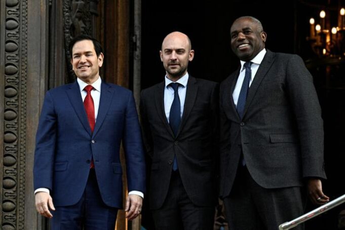 EE.UU. dice que si no hay avances entre Kiev y Moscú, abandonará el proceso de paz