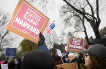 El Gobierno de Trump congela 2.200 millones de dólares a la Universidad de Harvard