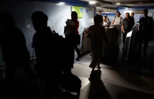 El suministro eléctrico se interrumpe en toda España por causas aún desconocidas