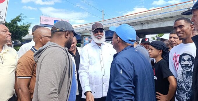 Hubieres dice haitianos y venezolanos en RD tienen su apoyo