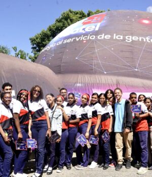 INDOTEL lleva Domo Inmersivo a Montecristi; ciudadanos se sumergen en experiencia tecnológica