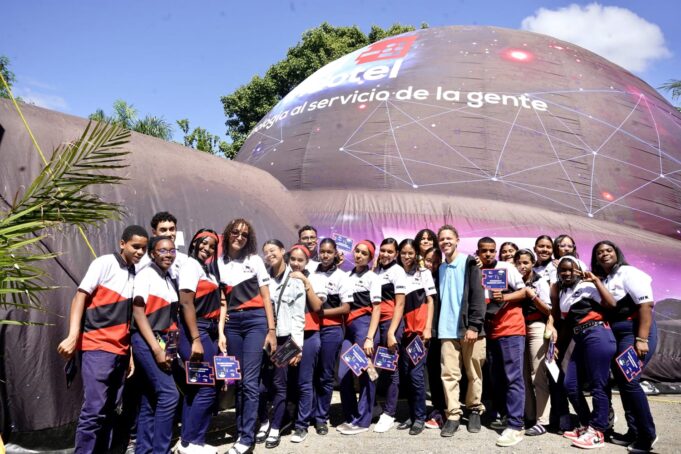 INDOTEL lleva Domo Inmersivo a Montecristi; ciudadanos se sumergen en experiencia tecnológica