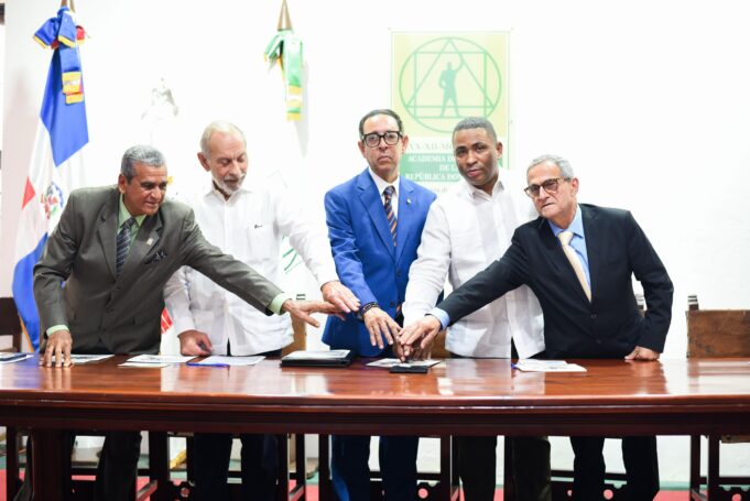 INPOSDOM y la Academia de Ciencias ponen en circulación emisiones postales en homenaje a científicos dominicanos y a la Dra. Idelisa Bonnelly