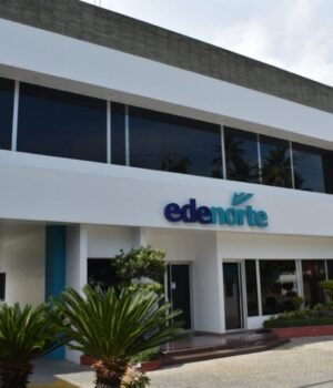 EDENORTE asumirá reubicación de postes en Villa Trina pese a ser responsabilidad de Obras Públicas