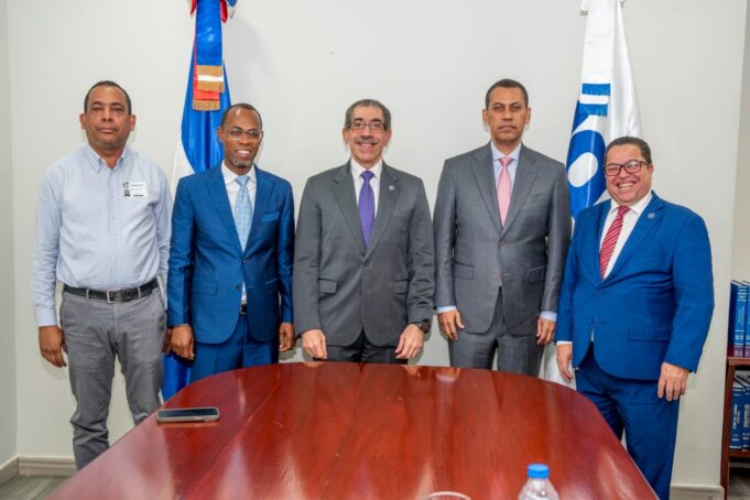 Asjana David y Guido Gómez sostienen encuentro con miras a futuros convenios UASD-Indotel