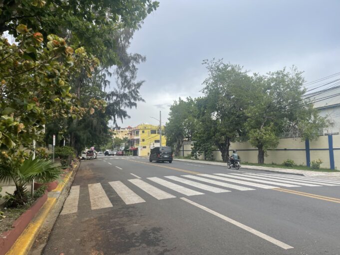 Indomet alerta por lluvias y tronadas en gran parte del país: vaguada y viento del este provocarán aguaceros