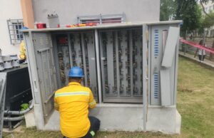 Edeeste detecta conexiones ilegales en residenciales de Ciudad Juan Bosch