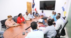 Edeeste se reúne con comunitarios de Brisas del Este para fortalecer vínculos de colaboración a favor de mejorar el servicio en la zona