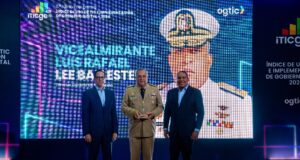 La OGTIC reconoce aportes de Lee Ballester para la transformación digital gubernamental