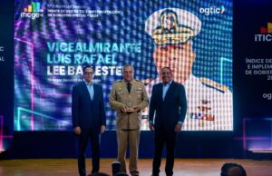 La OGTIC reconoce aportes de Lee Ballester para la transformación digital gubernamental