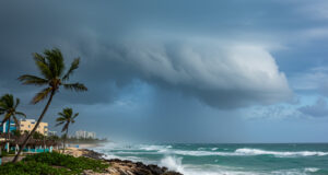 Onda tropical traerá lluvias aisladas esta tarde pese al alejamiento de la vaguada
