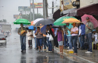 Vaguada provocará aguaceros, tronadas y ráfagas de viento en gran parte del país este martes y miércoles