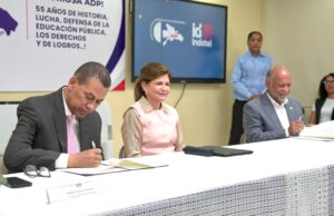 INDOTEL y ADP firman convenio que otorga más de 1,400 becas para capacitar docentes en competencias digitales