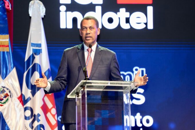 INDOTEL abre 30 mil becas gratuitas para impulsar futuro tecnológico del país