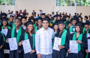 Fellito Suberví encabeza graduación de 35 nuevos bachilleres técnicos del Liceo CAASD