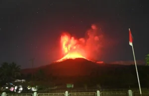 Indonesia reactiva la alerta máxima por una nueva erupción del volcán Lewotobi Laki-Laki