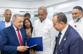 Directores de DIECOM y Prensa de la Presidencia realizan visita de cortesía a Federico Reynoso, titular de Medios Locales del Gobierno