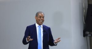 Federico Reynoso insta a luchar contra la abstención electoral y advierte sobre riesgos históricos en la democracia dominicana