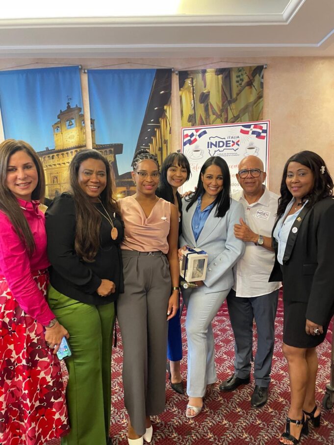 Directora del INDEX, Celine Toribio, realiza encuentro con decenas de representantes de asociaciones dominicanas en Italia
