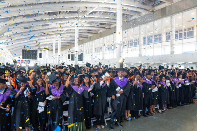 O&M entrega 1,585 nuevos profesionales a la sociedad dominicana