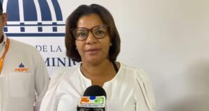 Gobernadora de Monte Plata anuncia construcción de aceras y contenes en Bayaguana y Monte Plata