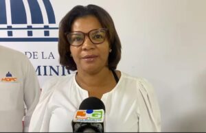 Gobernadora de Monte Plata anuncia construcción de aceras y contenes en Bayaguana y Monte Plata