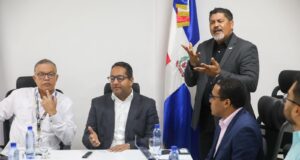 CONADIS se reúne con personas de la comunidad sorda para impulsar el aprendizaje de lengua de señas en el país