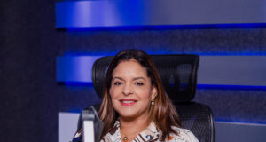 Vicepresidenta de Banco Atlántico llama a fortalecer la educación financiera para evitar deudas y fraudes digitales