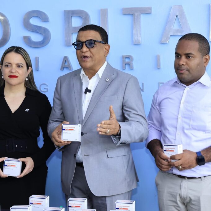 Juan Herrera resalta entrega de medicamentos “Cero Dolor” en hospitales de Santo Domingo