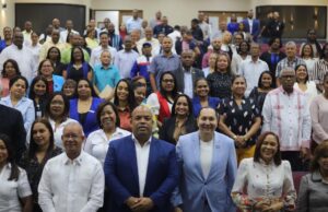 Ministerio de Educación juramenta comisiones distritales para la Evaluación del Desempeño Docente 2025